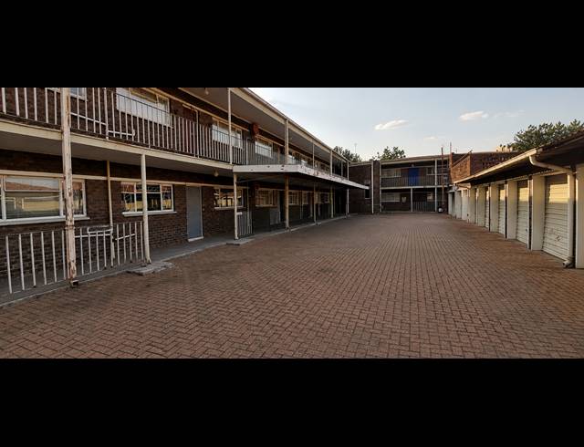 2 BEDROOM FLAT FOR SALE IN VEREENIGING CENTRAL